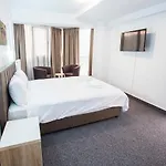 Acomodoro 3*