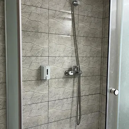 לינה וארוחת בוקר Acomodoro 4*